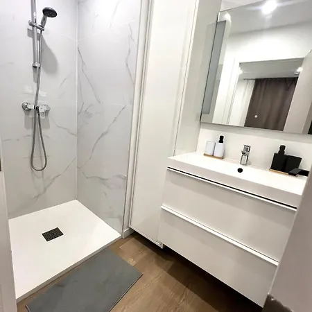 La Petite Escapade-free Parking *