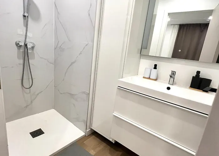 La Petite Escapade-free Parking *